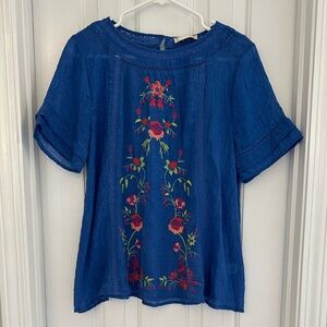 NWT Altar'd State Blue Embroidered Flowers Top Size Small - NEW with Tags